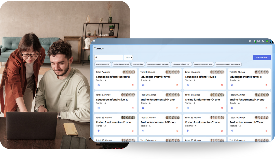 Usuária utilizando o app KeyPly